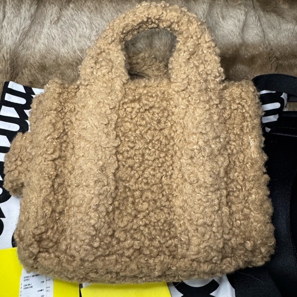 MARC JACOBS The Teddy Crossbody Tote Bag Mini - Picture 7 of 11